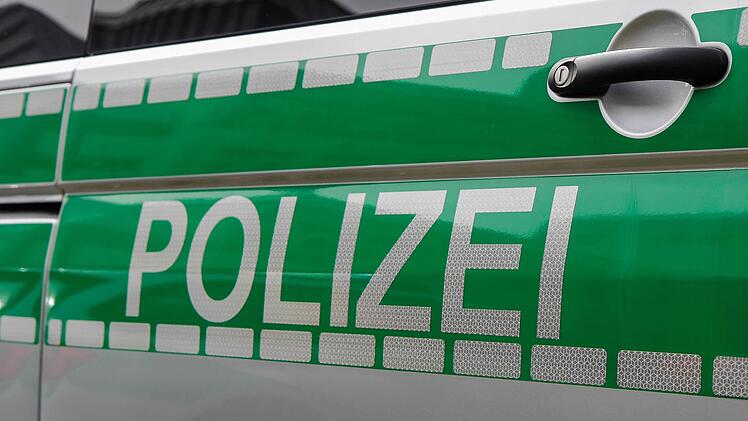 Eine Mutter ließ ihr Kind im heißen Auto zurück. Wie gefährlich das ist, erklärt die Polizei Oberfranken.  Symbolbild: Christopher Schulz