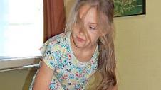 Viktoria hat ihren Lieblingsschulranzen gefunden und möchte ihn nicht mehr hergeben.  Fotos: Helke Renner