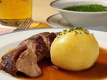 Braten, Klöße und Co: Franken hat viel gemeinsames in der Küche. Bei der Qualität gibt es aber kleine Unterschiede. Foto: Archiv
