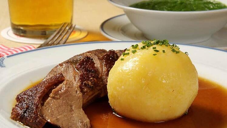 Braten, Klöße und Co: Franken hat viel gemeinsames in der Küche. Bei der Qualität gibt es aber kleine Unterschiede. Foto: Archiv
