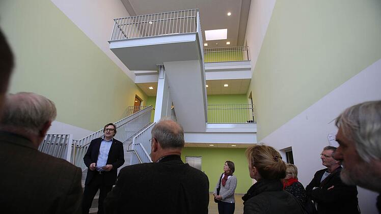 Blick in die Eingangshalle des Gesundheitszentrums. Foto: Barbara Herbst.