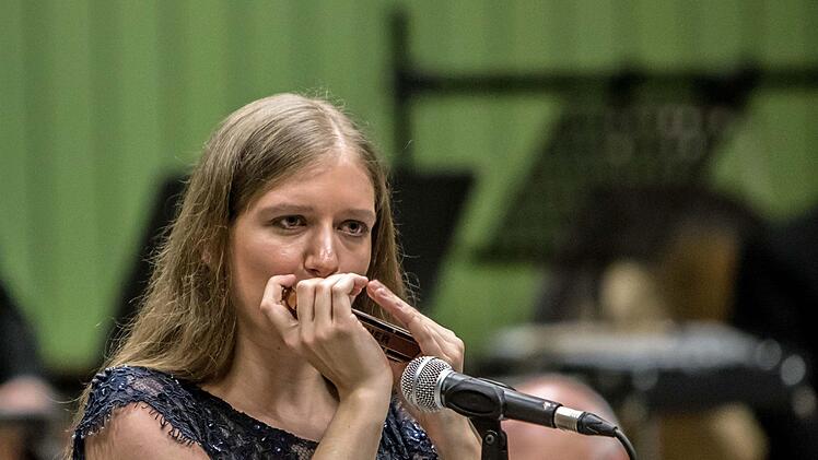 Die Mundharmonika-Virtuosin Monja Heuler ist Solistin beim Open-Air-Konzert im Juli im Freiband Neustadt.Foto: Archiv/Jochen Berger