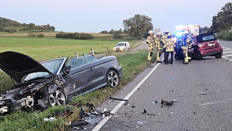 Pkw-Fahrer kommt auf Gegenfahrbahn: Zwei Verletzte auf B13 bei Ansbach