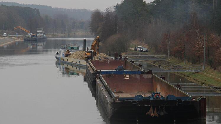 Blick auf den Europakanal, der zur Zeit gesperrt ist Foto: Christian Bauriedel