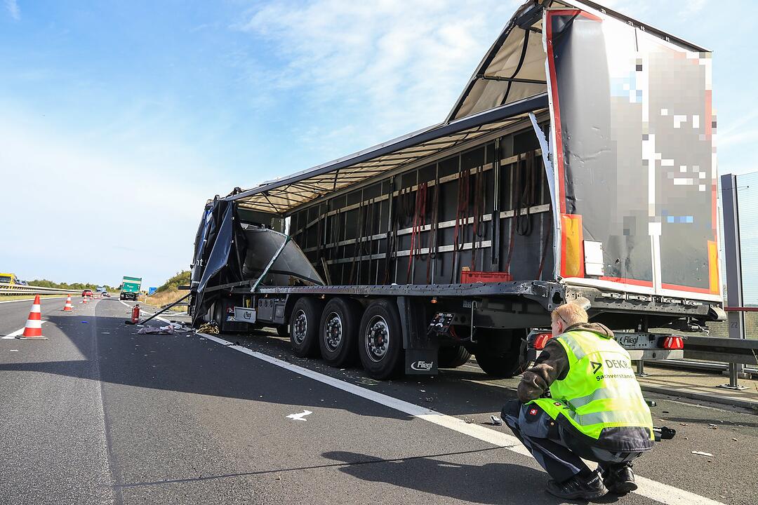 Schwerer Unfall A71: Lkw-Fahrer lebensgefährlich verletzt