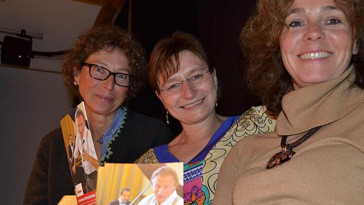 Stellvertretende Vorsitzende Pamela Borns, Vorsitzende Ute Ernst und Kassiererin Martina Hofmann (von links) wollen mit dem neuen Förderverein das Thurnauer Schlosstheater unterstützen. Foto: Katharina Müller-Sanke