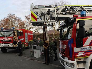 Drehleiter und Logistigfahrzeug für die Feuerwehr, fünf weitere Fahrzeuge für den Bauhof. Ebermannstadt hat kräftig investiert. Fotos: fra-press