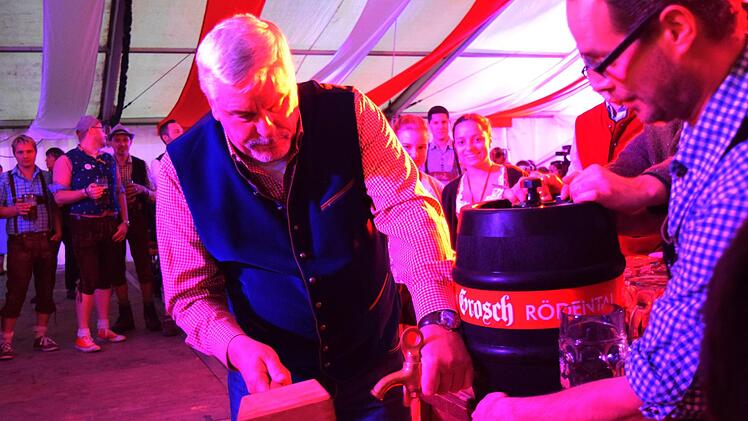 Auch beim OktOPAfest heißt es nach dem Anstich des Oberbürgermeisters Norbert Tessmer: "O'zapft is!" Foto: Daniela Pondelicek