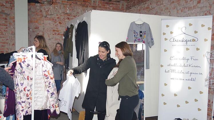 Nach Herzenslust konnte gestöbert und anprobiert werden.Heike Schülein