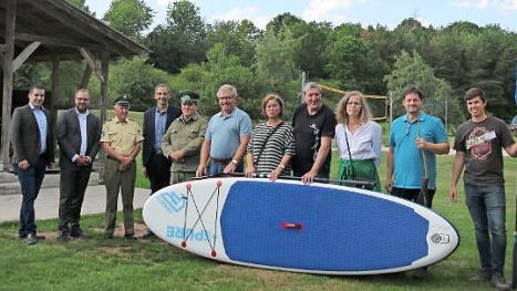 Die Verantwortlichen stellten das Programm vor (von links): Maximilian Neeb, Sebastian Straubel, Willi Beetz, Thomas Nowak, Walter Bauer, Hendrik Dressel, Ummerstadts B&uuml;rgermeisterin Christine Bardin, J&uuml;rgen Forscht, Sabine und Christoph Unger (Bogenschie&szlig;en) und Stephan Ulrich (KOJA).  Foto: Bettina Knauth