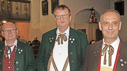 Alfred Kremer wurde für 30 Jahre aktives Musizieren und 25 Jahre als Vorsitzender ausgezeichnet. Seit 40 Jahren spielen Ralf Missbach und Georg Gremer mit.