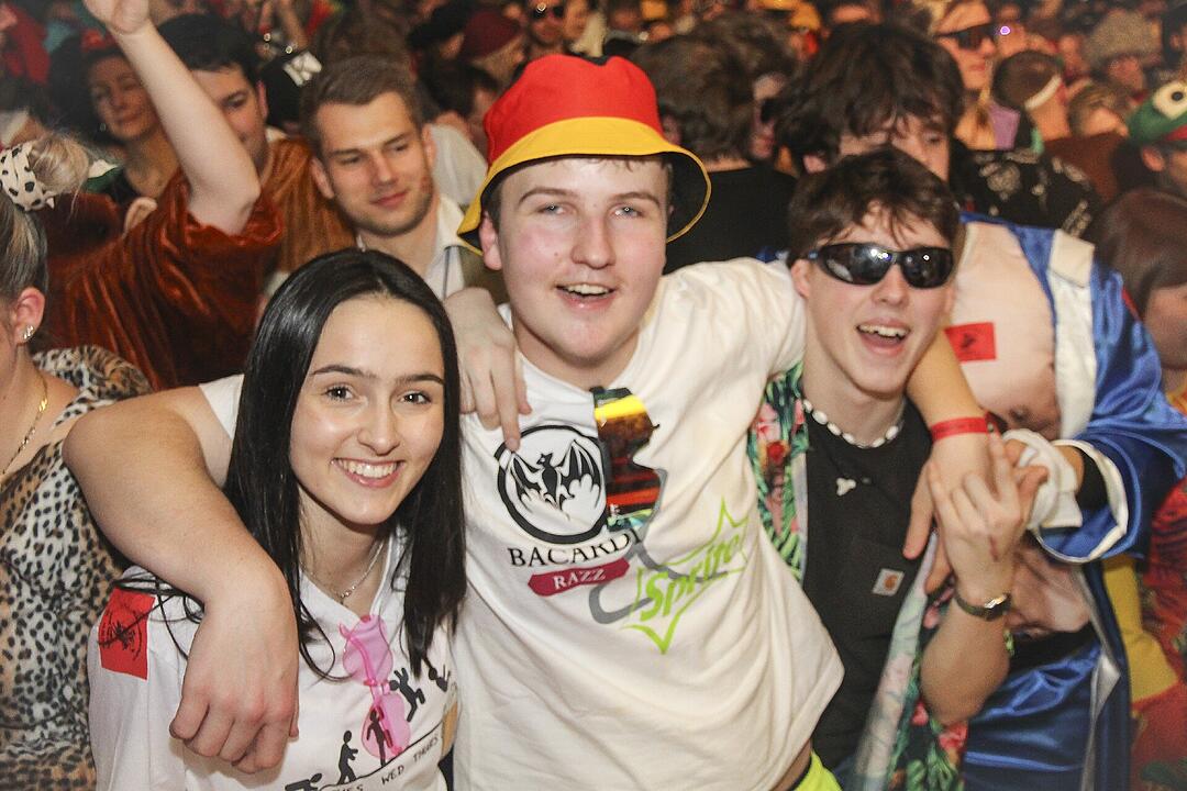 Super Stimmung beim Meeder Zeltfasching 2025!