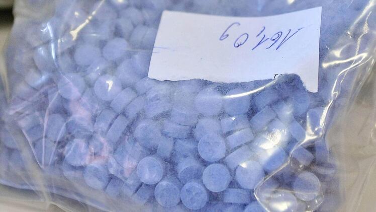 205 480 Tabletten Ecstasy würden über 400 Beutel dieser Größe füllen. Symbolfoto: Polizei