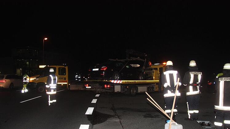 Bei dem Zusammenstoß entstand hoher Sachschaden.    Foto: Richard Sänger