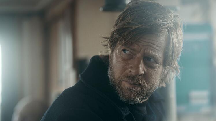 Der Skipper Harms (Henning Baum) setzt sich als Aktivist f&uuml;r den Schutz der Grindwale ein, die vor den F&auml;r&ouml;er-Inseln gejagt und get&ouml;tet werden.