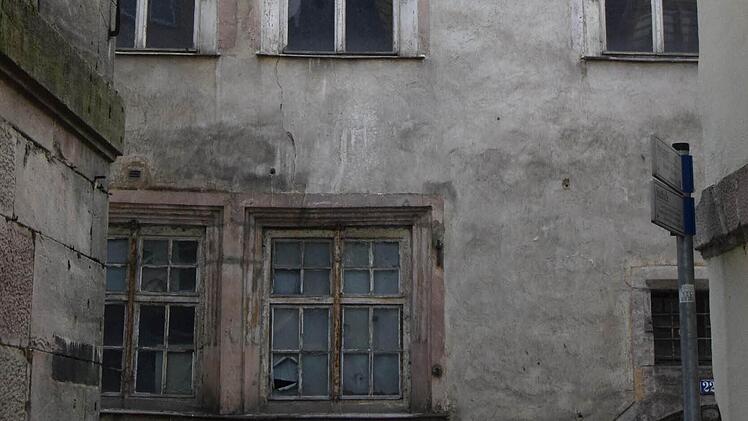 Hier wäre aber noch Sanierungsbedarf: das Gebäude in der Fischergasse 22 ...