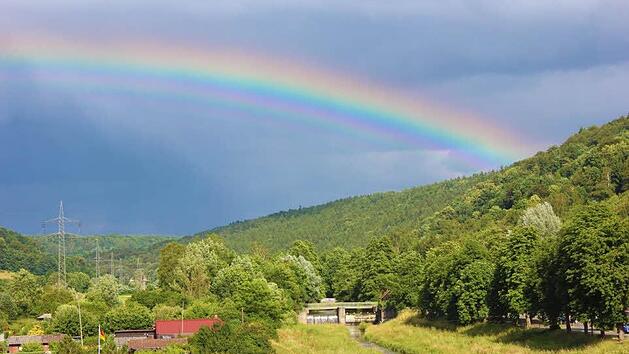 Mal Regen, mal Sonne - vielleicht gibt es ja einige Regenb&ouml;gen &uuml;ber Franken zu sehen, wie hier &uuml;ber Kulmbach. Foto: inFrankenpix-Nutzerin isawinkuba
