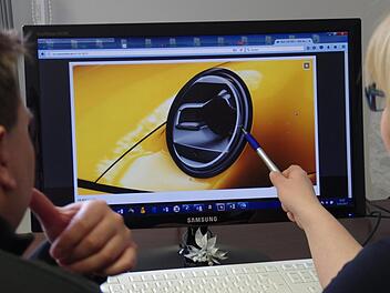 Timo Michel und seine Frau Anita mussten mit ihrer Firma in kürzester Zeit die komplizierten Beleuchtungsanlagen des Ruf CTR 2017 herstellen. Foto: Marco Meißner