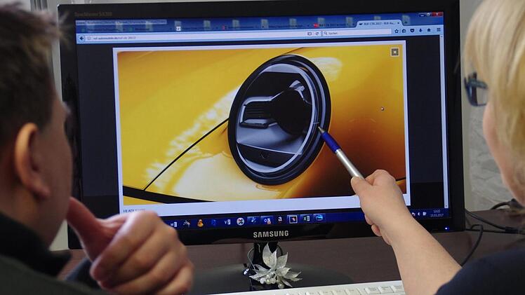 Timo Michel und seine Frau Anita mussten mit ihrer Firma in kürzester Zeit die komplizierten Beleuchtungsanlagen des Ruf CTR 2017 herstellen. Foto: Marco Meißner