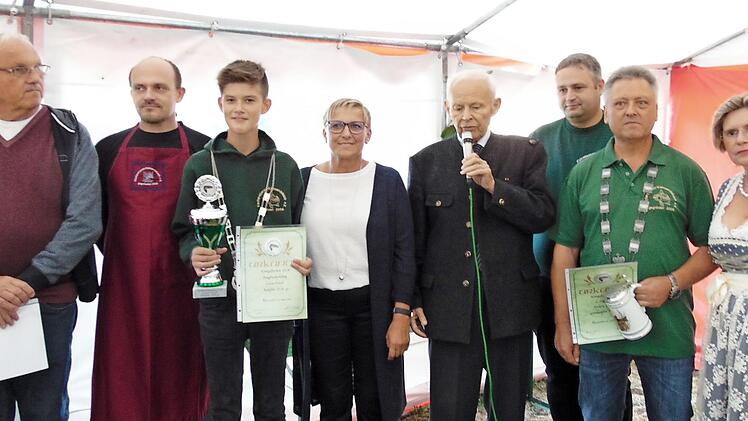 Die Auszeichnungen auf dem Fischerfest Foto: Petra Malbrich