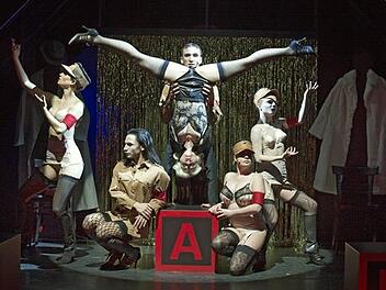 Das Theater Hof gastiert am Montag, 16. Mai, mit "Cabaret"im Kurtheater.Foto: Copyright: H. Dietz Fotografie