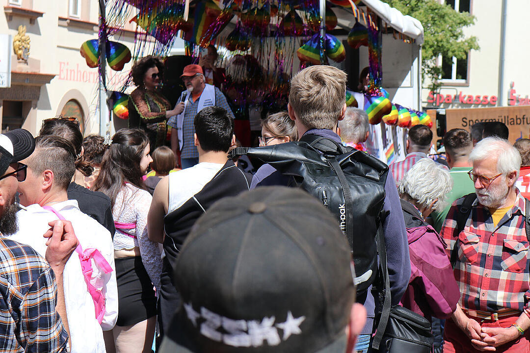 Mit über 1000 Besuchern ist der Hofer Christopher Street Day 2025 ein voller Erfolg gewesen. Das sind unsere Highlights gewesen.