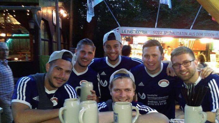 Die Funzl Kickers legen die Stadtmeisterschaft neu auf, v.l.: Lukas Porster (SV Buckenhofen), Markus Winkler, Max Klumm (beide DJK Kersbach), Philipp Dinkel (vereinslos, 1. Vorstand), Patrick Honeck (DJK Pautzfeld) und Stefan Torner (DJK Wimmelbach).  Nicht im Bild: Jonas Liedel und Frank Hofmann (beide DJK Kersbach)privat