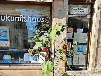 Im Zukunftshaus gibt es einen Flohmarkt auf Spendenbasis sowie ein Reparatur-Café.