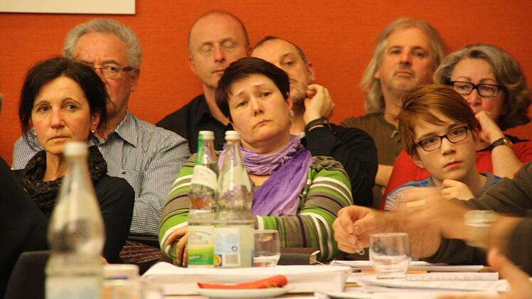 Bei Leserbrief-Schreiberin Bianca Tröge (Mitte) rufen manche Worte aus dem Rat ein trauriges Gesicht hervor.
