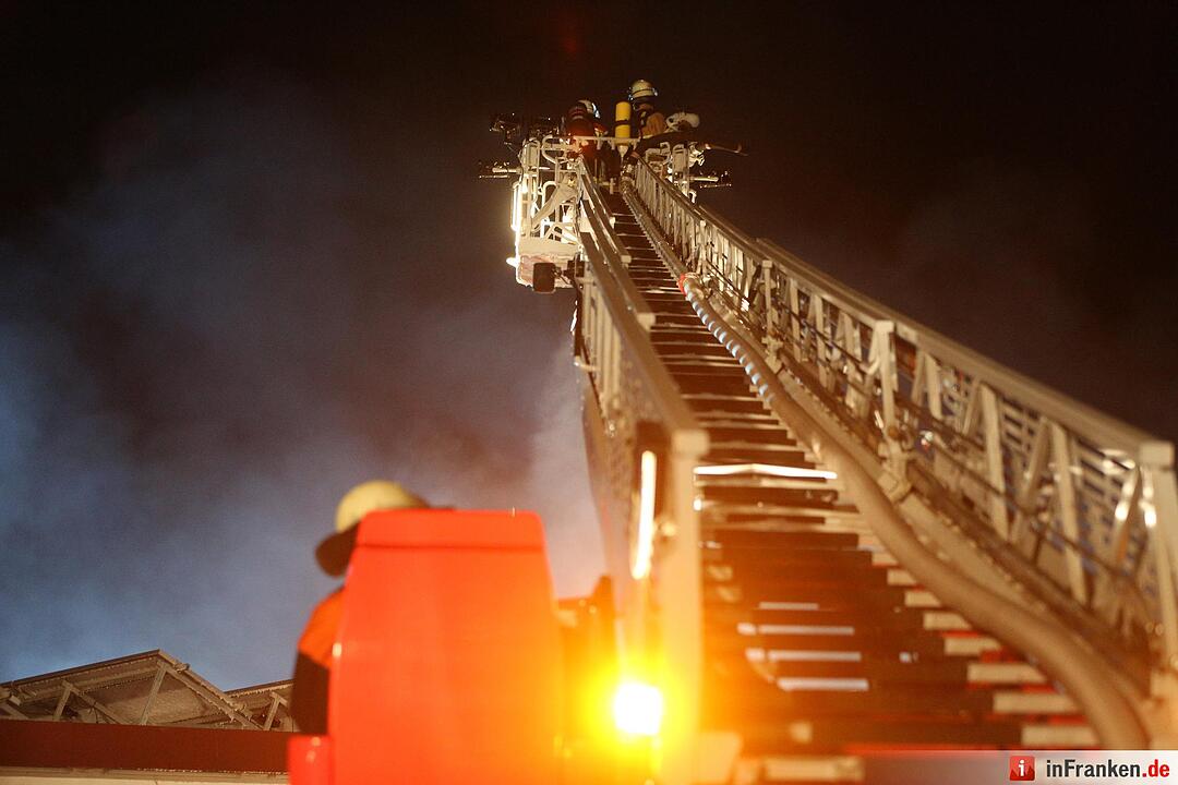 Grossbrand nach Explosion auf Indoor-Kartbahn - 2,5 Millionen Euro Schaden - Drei teils Schwerverletzte