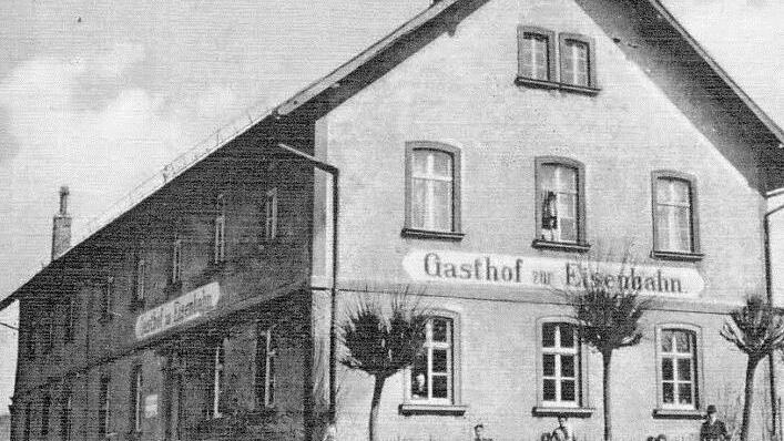 Der Gasthof Post hieß unter Jean Gall noch Hotel "Zur Eisenbahn".  Fotos/Repro: Fotocreativ Kreis Ebern/Steffen Schanz - Sammlung Rothbauer, Liebender, Ziegler; FT-Archiv: Eckehard Kiesewetter, Ralf Kestel