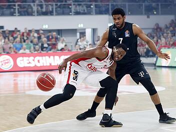 Der amtierende deutsche Meister Brose Bamberg ist im zweiten Spiel der Play-offs in Bonn in Zugzwang. Ob der Ausgleich klappt, lesen Sie in unserem Ticker. Foto: &copy; Daniel L&ouml;b / Loeb