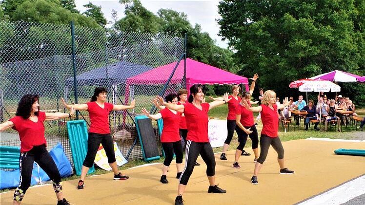 Nicht zu bremsen waren die Damen der Fitnessgymnastik bei ihrem temperamentvollen Auftritt.