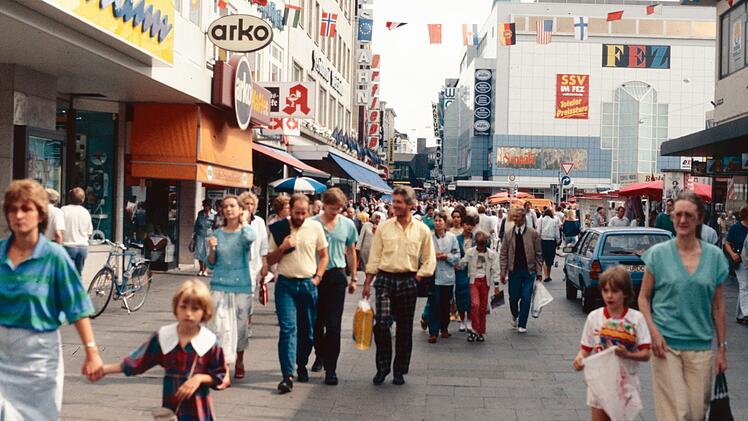 Die Kieler Fu&szlig;g&auml;ngerzone 1986: Mehr Kaufkraft als heute hatten die Menschen damals nicht.
