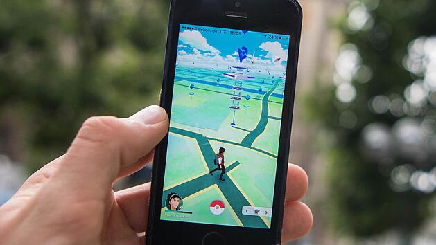 Bei Pokéstops erhält man verschiedene Items, die sich von Level zu Level unterscheiden. Foto: Lukas Schulze/dpa