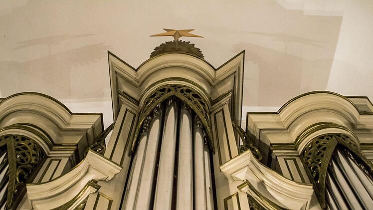 Annerose Röder gestaltete ein Konzert an der historischen Wiegleb-Orgel in der Schlosskirche von Niederfüllbach.Foto: Jochen Berger