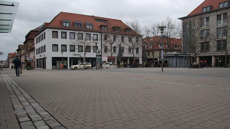 Ausgangsbeschränkung wegen des Coronavirus  in Erlangen: der Hugenottenplatz. Foto: Christian Bauriedel