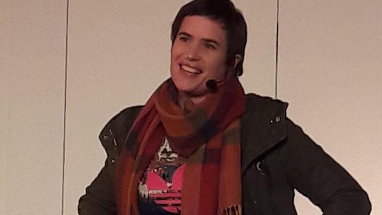 Jessy James LaFleur spielt eine Nacht im Flughafen. Foto: Hartmut Hessel