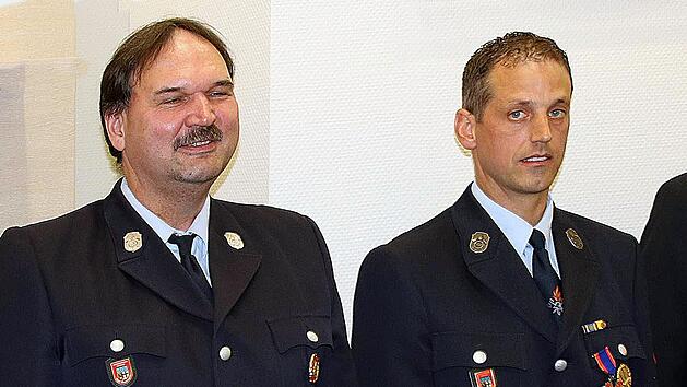 Mit Feuerwehr-Ehrenkreuzen wurden Markus Seufert (links) und Christoph Trost (rechts) ausgezeichnet.