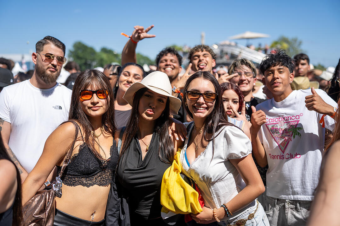 Mit vielen internationalen und nationalen Live-Acts.