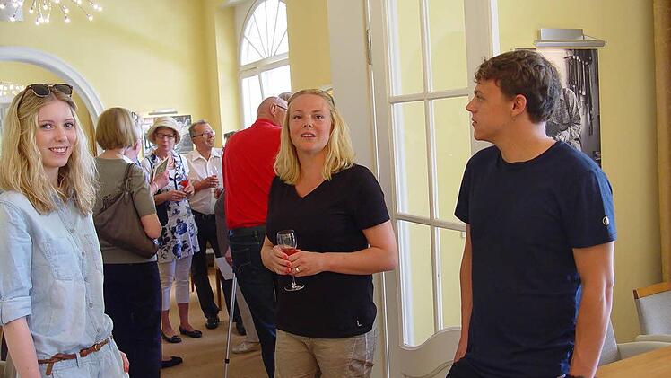 Das Team der Macher bei der Vernissage (von links): Lina Rüttiger, Bianca Fay und Nico Fay. Foto: Brigitta Kempe-Wolf