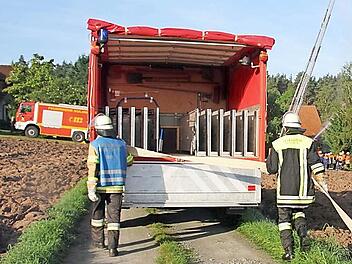 2000 Meter Schläuche hat der Schlauchwagen an Bord, demnächst sollen die Schläuche erneuert und ausgetauscht werden - dann wird der Standort des Katastrophenschutzfahrzeuges verlagert. Foto: Sonja Adam