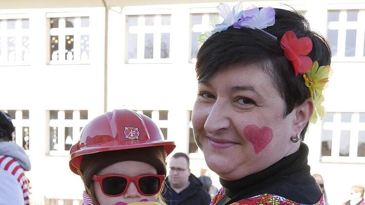 Wildenheid in Narrenhand - Impressionen vom Faschingsumzug im Neustadt Stadtteil. - Foto: Manja von Nida