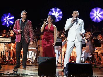 So sieht wahres Entertainment aus: Tim Freyer, Carrie Brunner und Alexander Grasser.