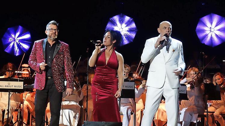 So sieht wahres Entertainment aus: Tim Freyer, Carrie Brunner und Alexander Grasser.