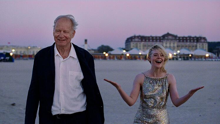 Mit seiner Entscheidung, die junge Amerikanerin Rachel Kemp (Elle Fanning) f&uuml;r seinen Film zu engagieren, st&ouml;&szlig;t Gustav Borg (Stellan Skarsg&aring;rd) seine T&ouml;chter abermals vor den Kopf.