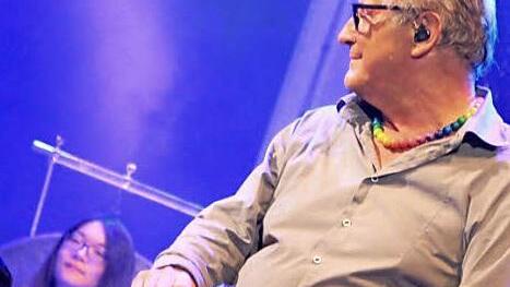 Konstantin Wecker war schon in diesem Jahr dabei und wird auch 2016 wieder in Banz auftreten - er ist ein Publikumsliebling, die Festivalbesucher hatten sich bei einer Umfrage gewünscht, ihn im kommenden Jahr wieder zu sehen - und singen zu hören. Foto: Matthias Einwag