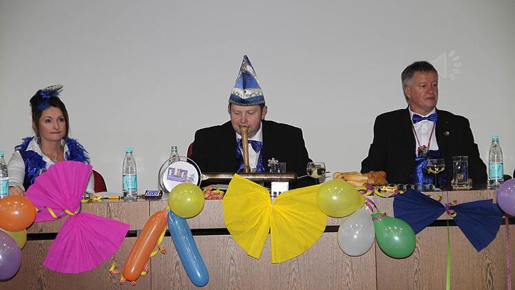 Den Vorsitz im Sitzungssaal übernahm der Präsident der Ebensfelder Karnevals-Gesellschaft Horst Amon.  Foto: Gerda Völk