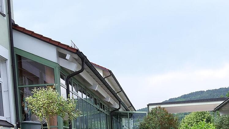 Im Garten-Club der Grundschule Igensdorf d&uuml;rfen die Sch&uuml;ler mitentscheiden, was gepflanzt wird. Daf&uuml;r gab es ein Preisgeld und eine Vogeltr&auml;nke. Foto: privat