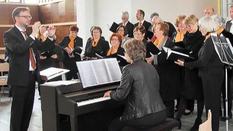 Die Kantorei mit Gerald Fink umrahmte den Gottesdienst festlich.